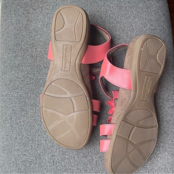 NEW Women’s memory foam sandal - Picture 7 of 8